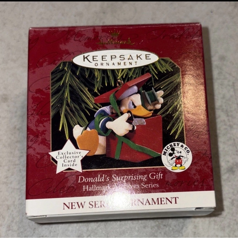 Hallmark Donald's Suprising Gift christmas Ornament Duck Disney 1997